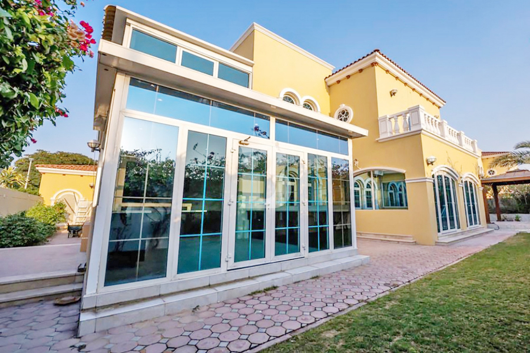 Single Row | 5BR Villa with Pool | Upgraded