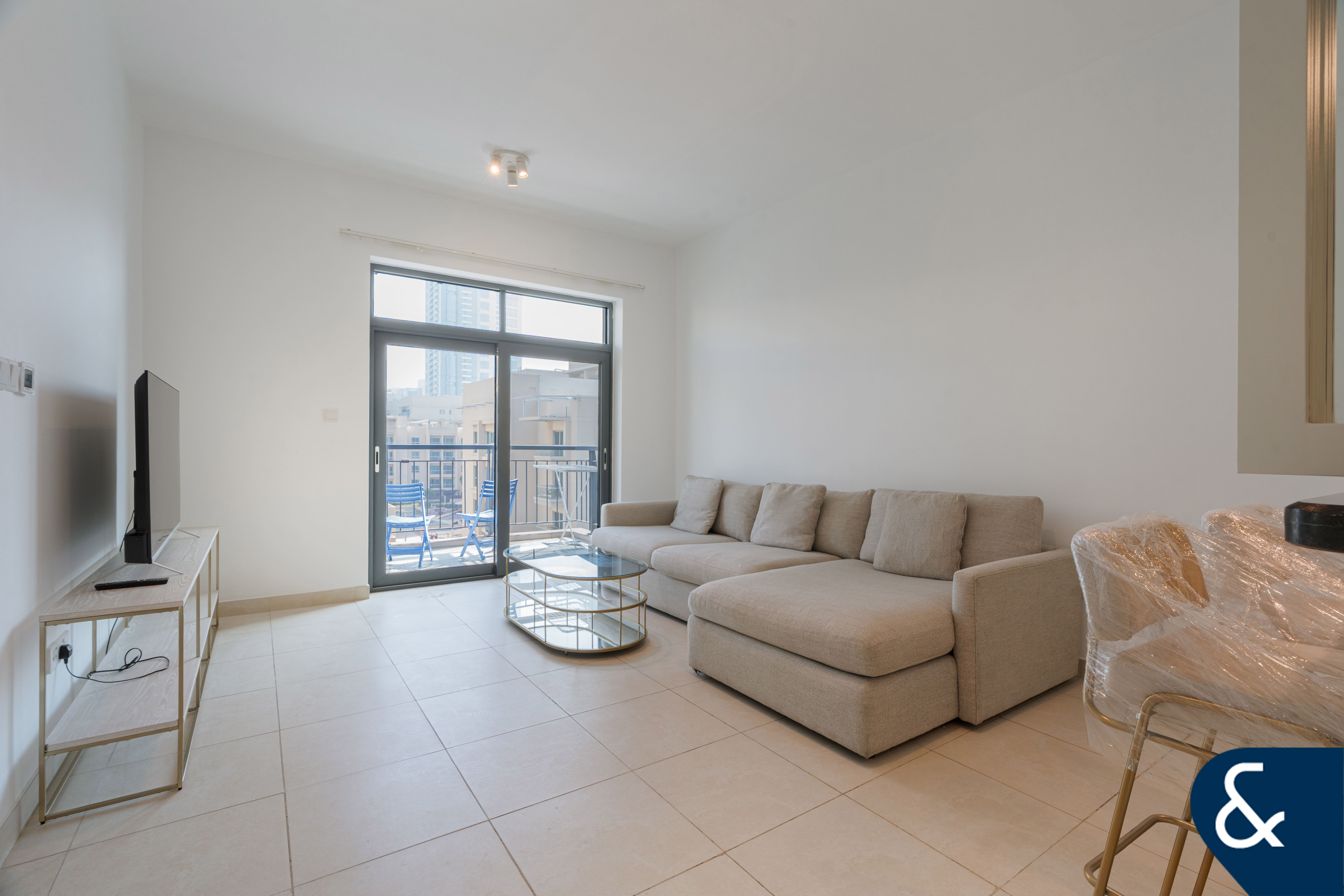 Modern 1 Bed | Fully Furnished | Storage Room