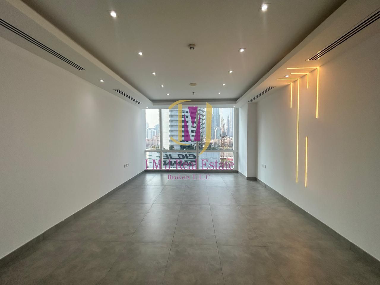 UNFURNISHED | 1 PARKING | 80K IN 6 CHEQUES