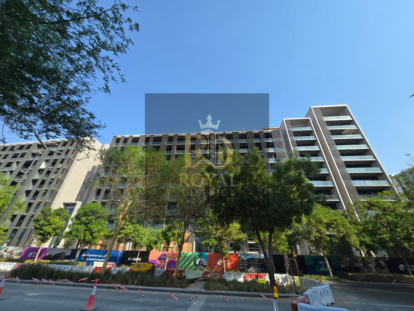 DISTRESS DEAL | LUXURY APARTMENT | 2 BED+ HALL | FULL VIEW OF THE BOULEVARD | PRIME LOCATION.