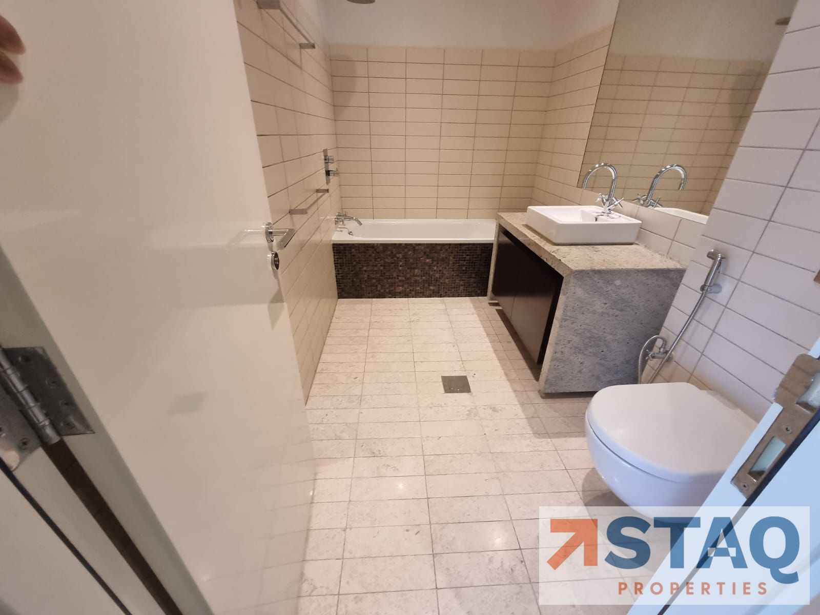 2BHK Apartment For Rent Near To World Trade Center Metro