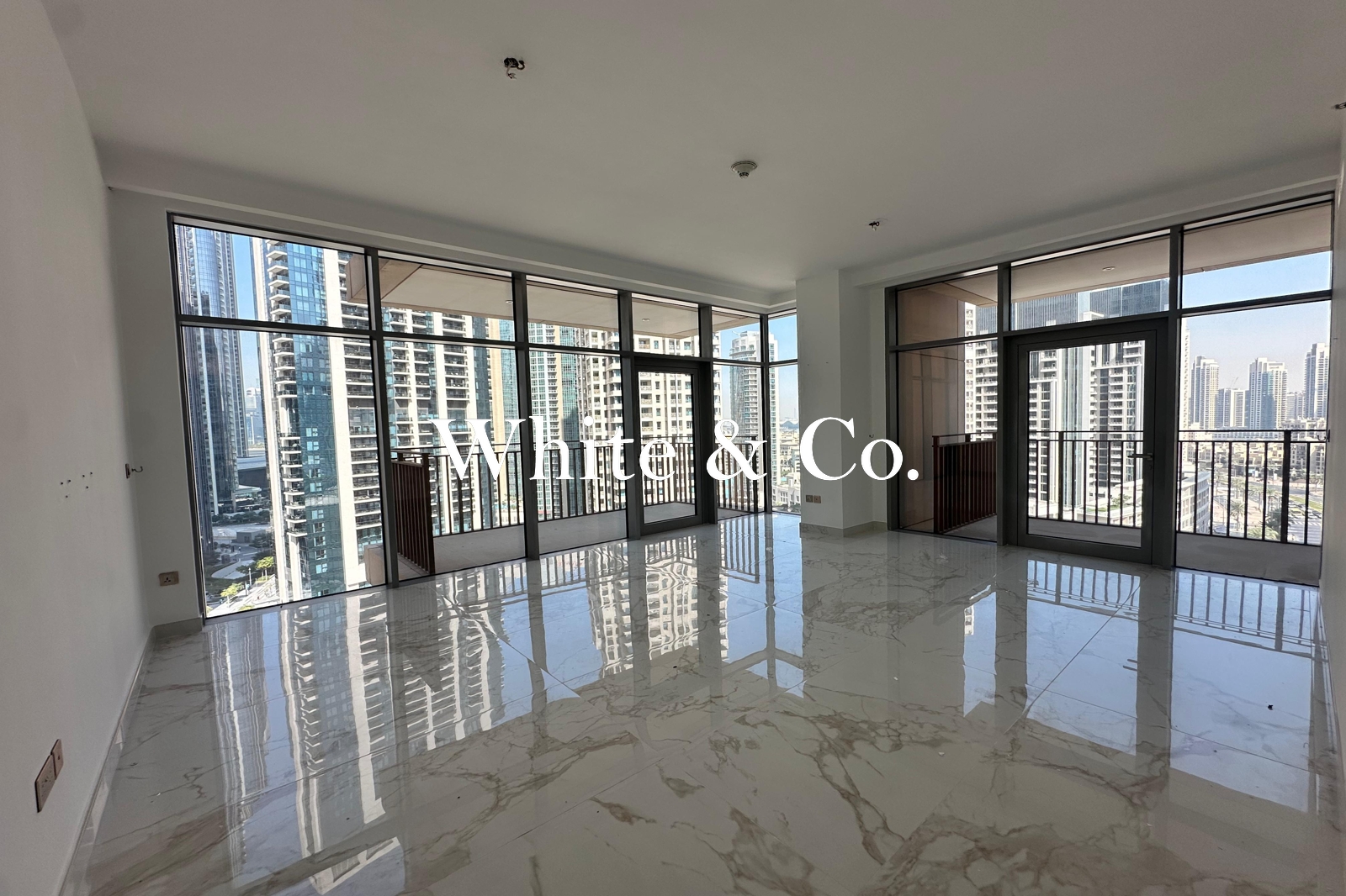 2BR Apartment for sale in Downtown Dubai, Dubai — AED 220K