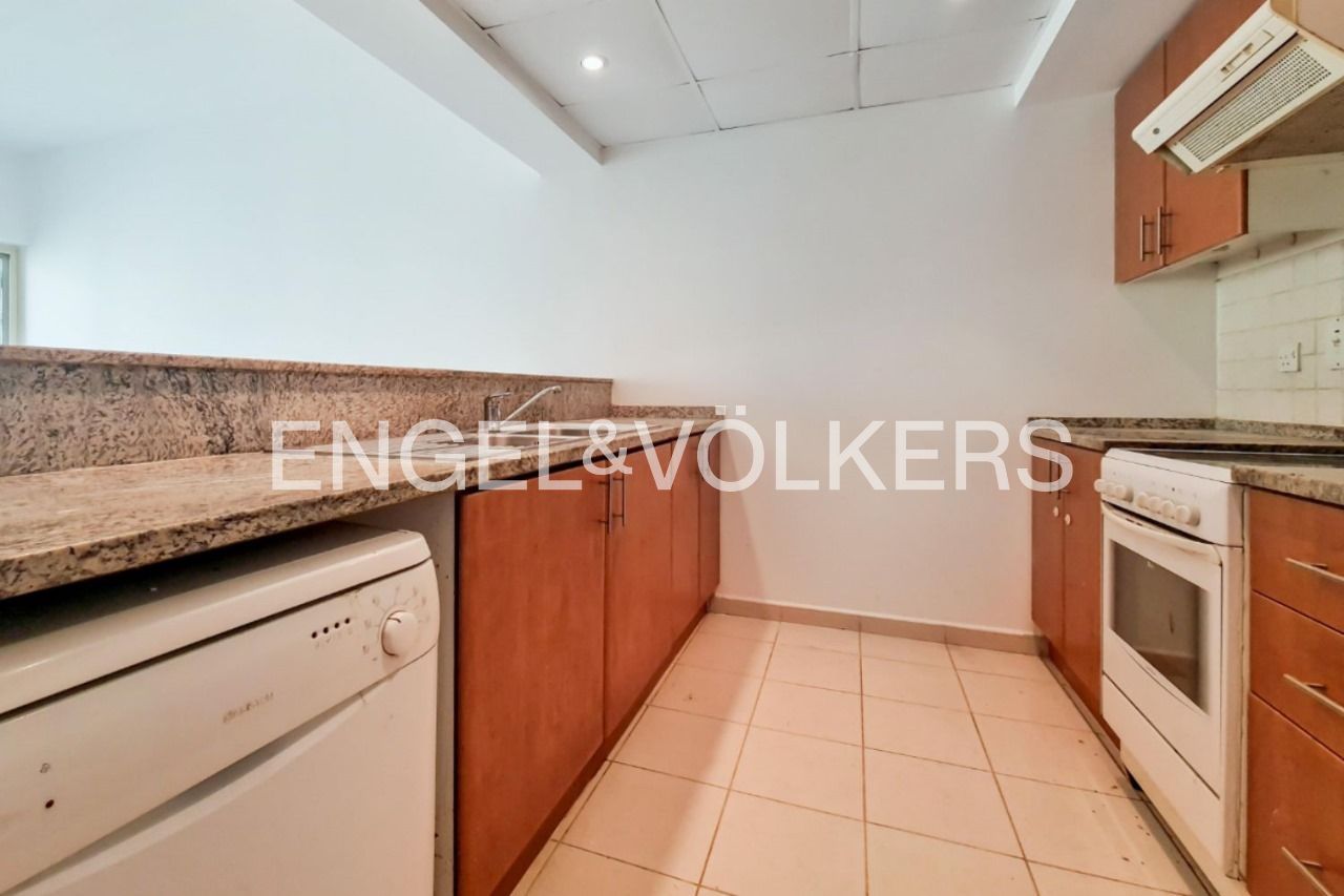 Furnished l Vacant on March l Luminous