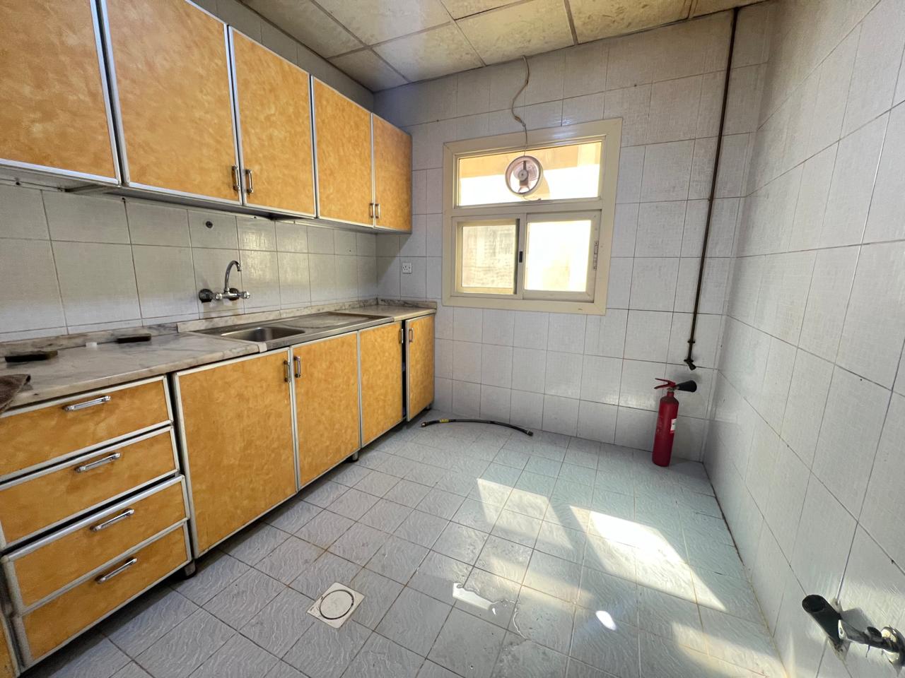 New muwaileh area 1bhk just in 34k with balcony and close hall at prime location