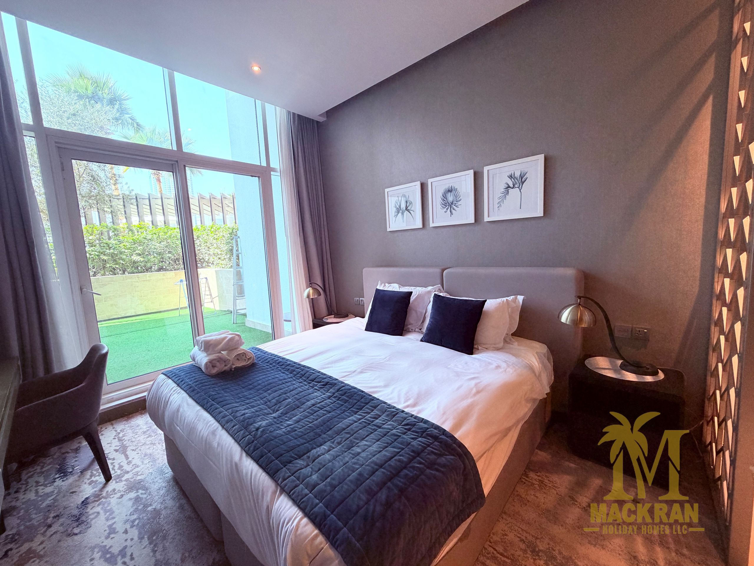 Bright Studio | Big Balcony | Prime Location
