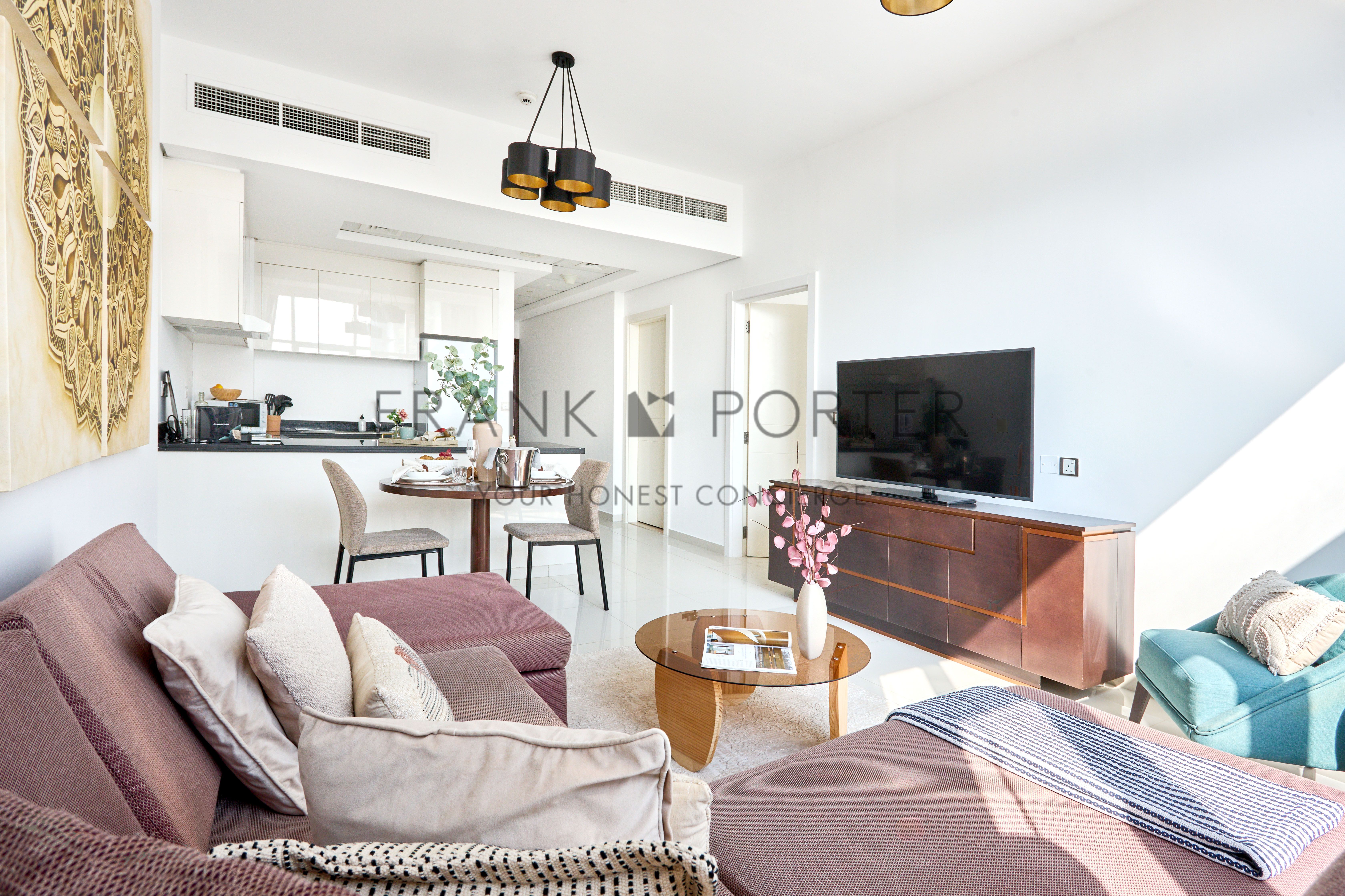 Comfortable 1 Bedroom Living in Heart of Jumierah Village Circle | All Bills inclusive | Monthly & Weekly