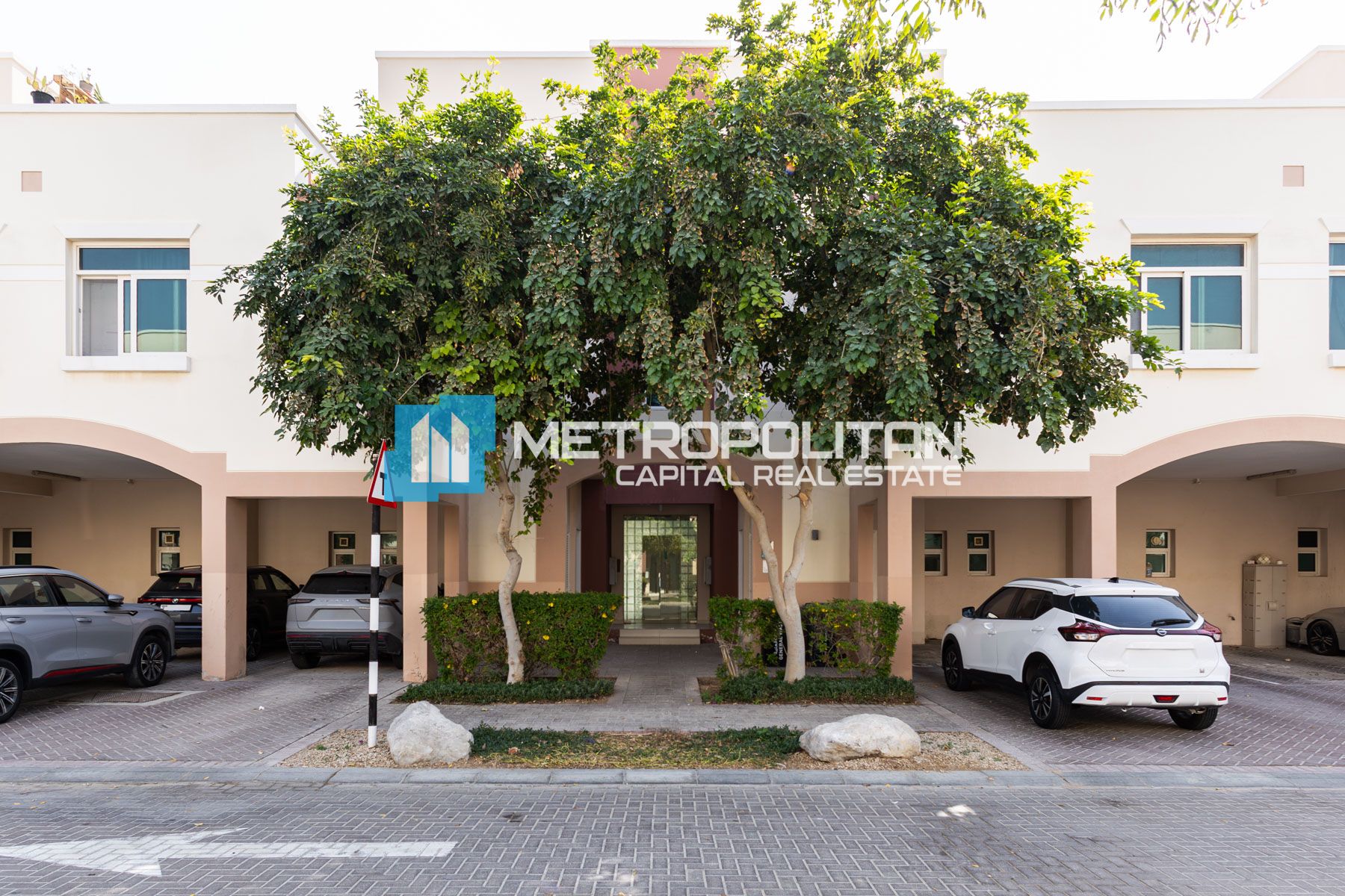 2 BEDROOMS | 2 TERRACES | WATERFALL COMMUNITY