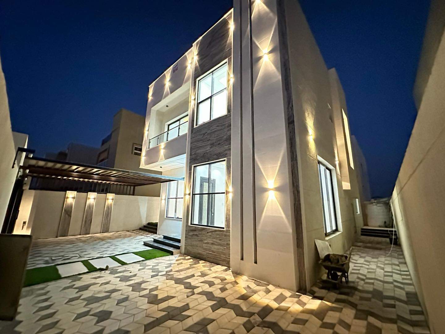 Luxury villa with hotel-style finishes in Al Zahia | 4 master bedrooms + maid's room | 30-meter setback | Freehold ownership for all nationalities | S