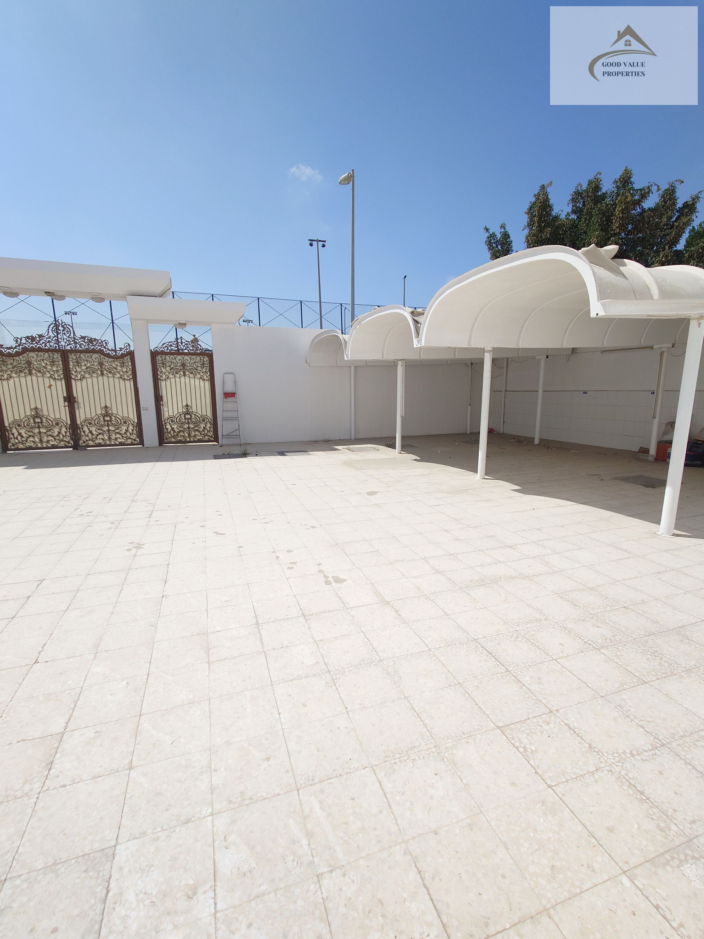 LUXURY 9 BHK VILLA JUST 130K MAID ROOM WITH BATHROOM TWO DIFFRENT PORTIONS BIG COURT YARD AREA INSIDE PARKING READY TO MOVE