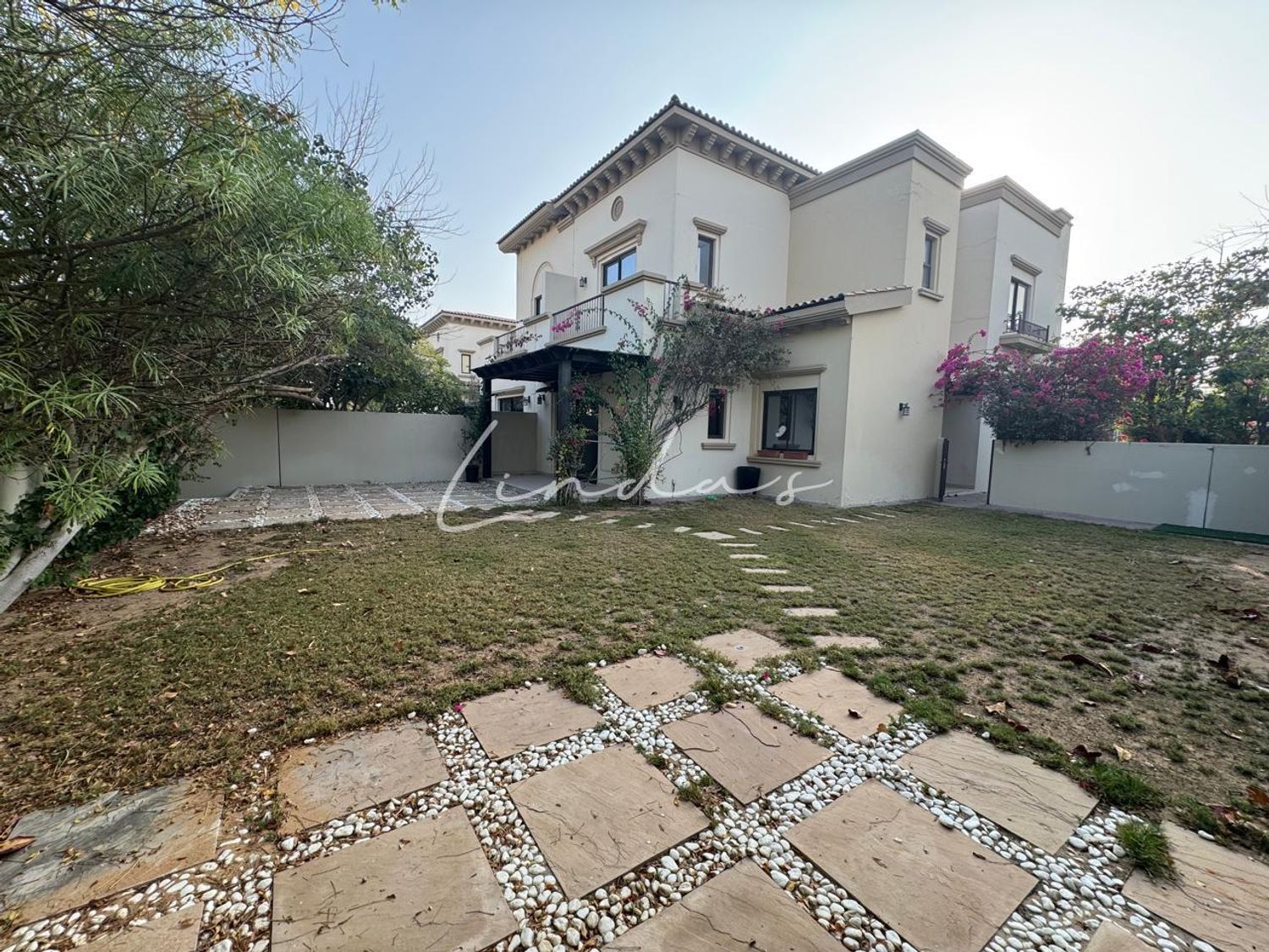 Corner unit | Big plot | Spacious | Vacant now