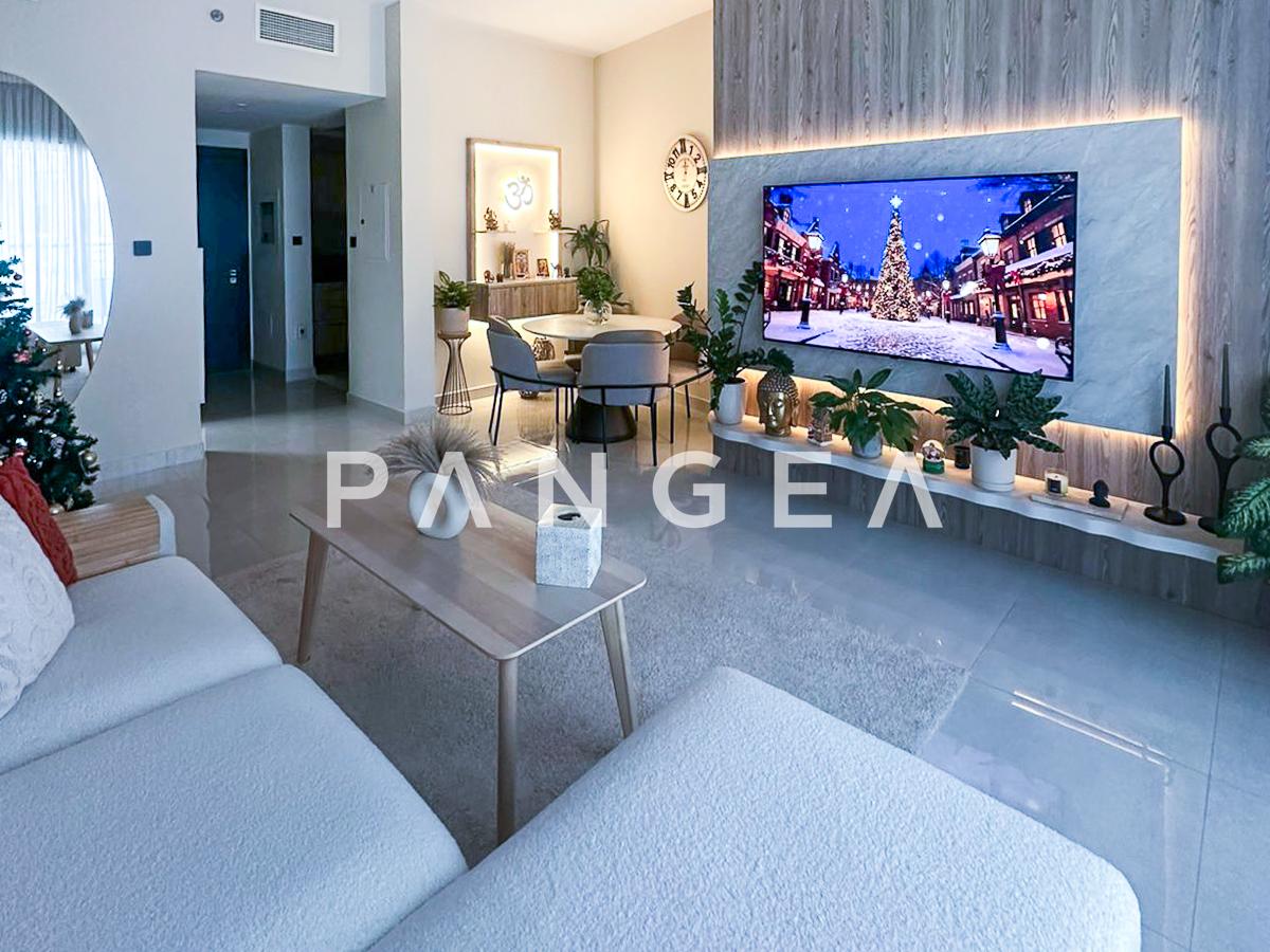 Ready to move in | Pool View | Upgraded