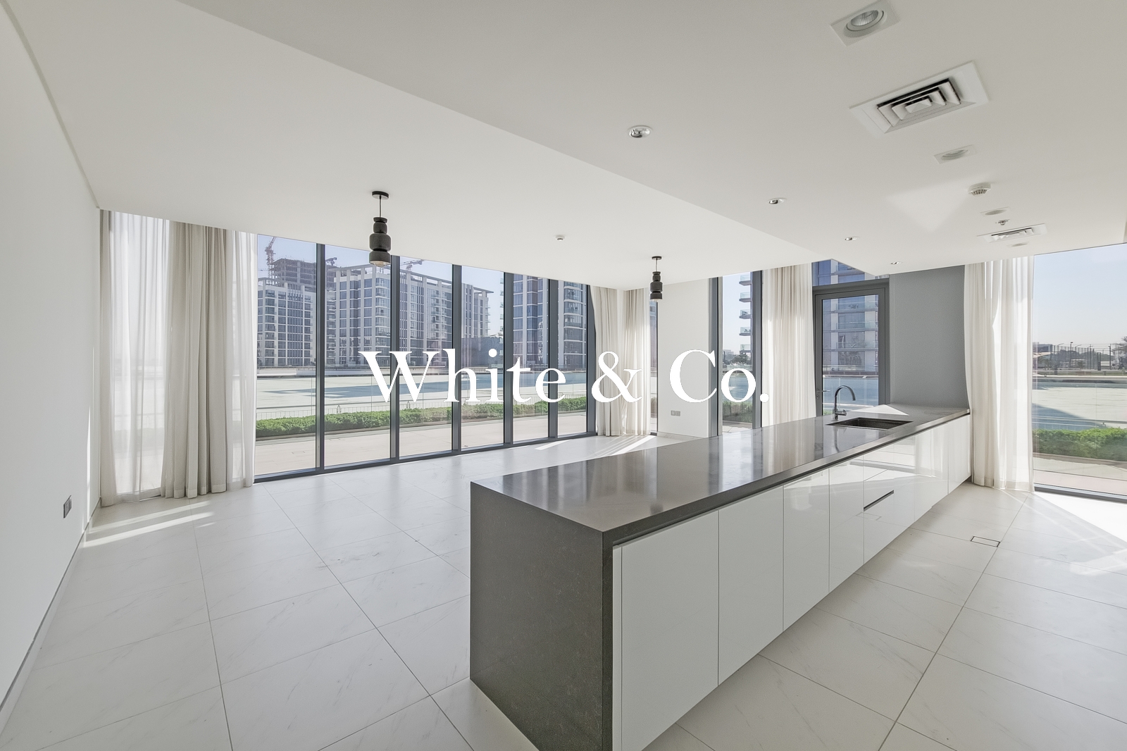 Large Layout 3BR UF | Huge terrace | Vacant
