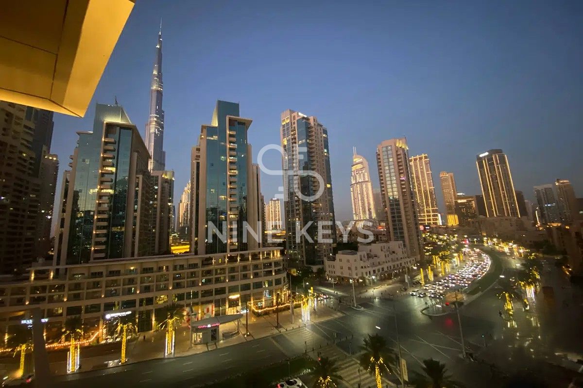 AMAZING VIEW / LUXURIOUS LIVING/ FULL FURNISHED
