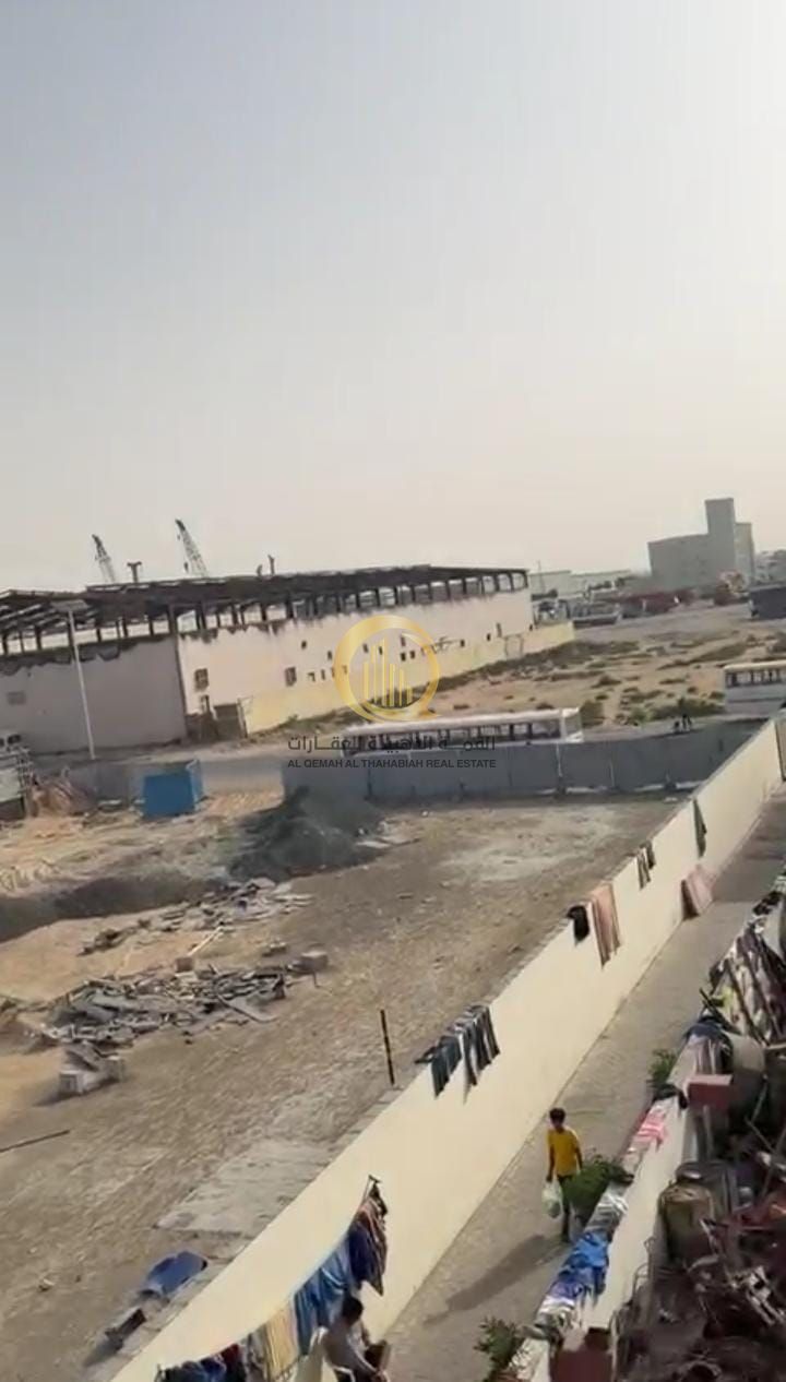 For sale: a fenced plot in Sharjah, Al Sajaa area, Al Hanu Al Jalil. Land area: 14,500 sq. ft.