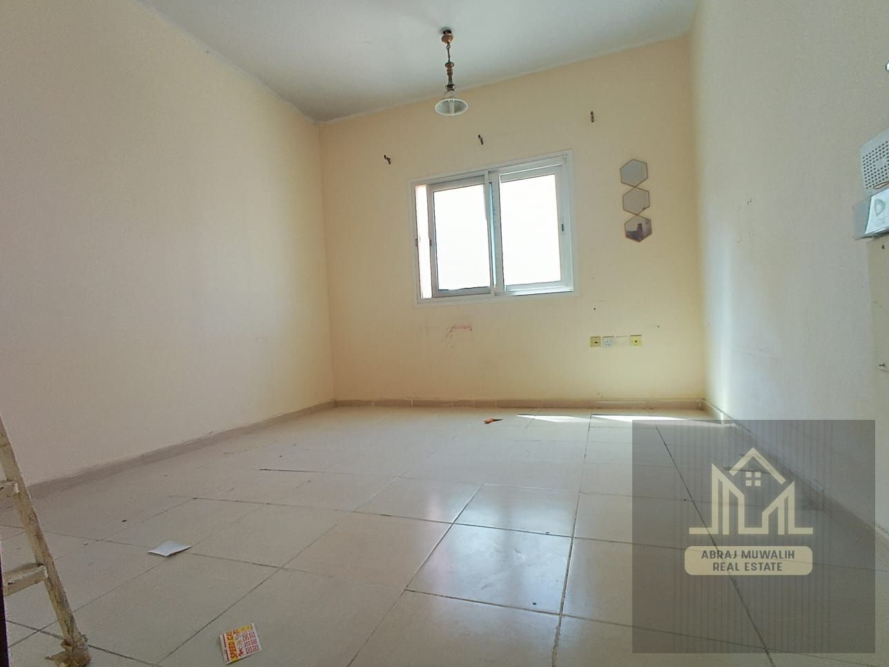1BHK LOOK LIKE A SPACIOUS GORGEOUS CENTRAL AC ON THE ROAD BLUDING