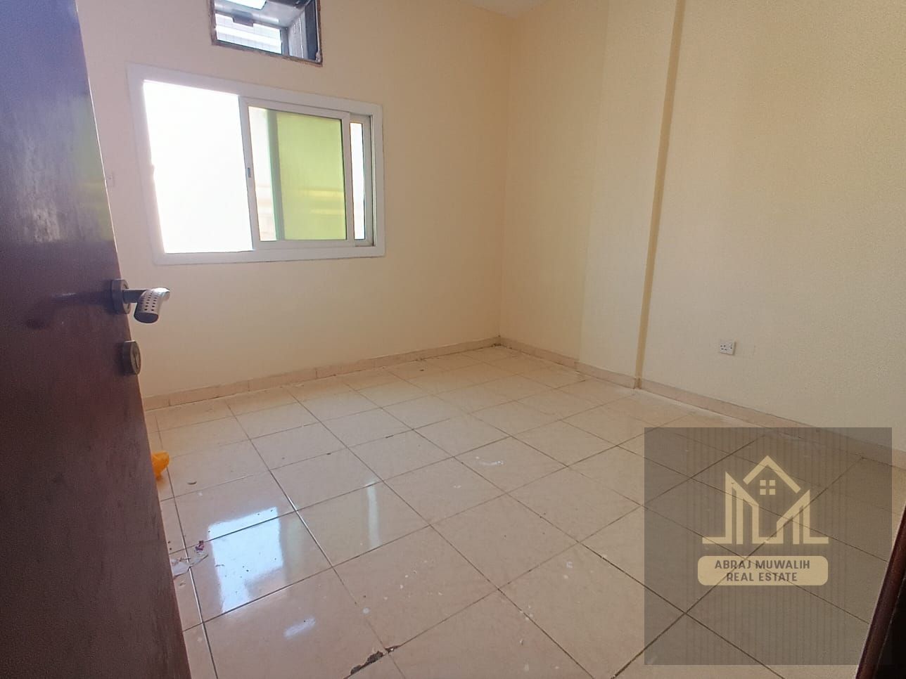 1BHK FAMILY APARTMENT amazing OPEN PARKING in 30k ready to move ,muwalieh