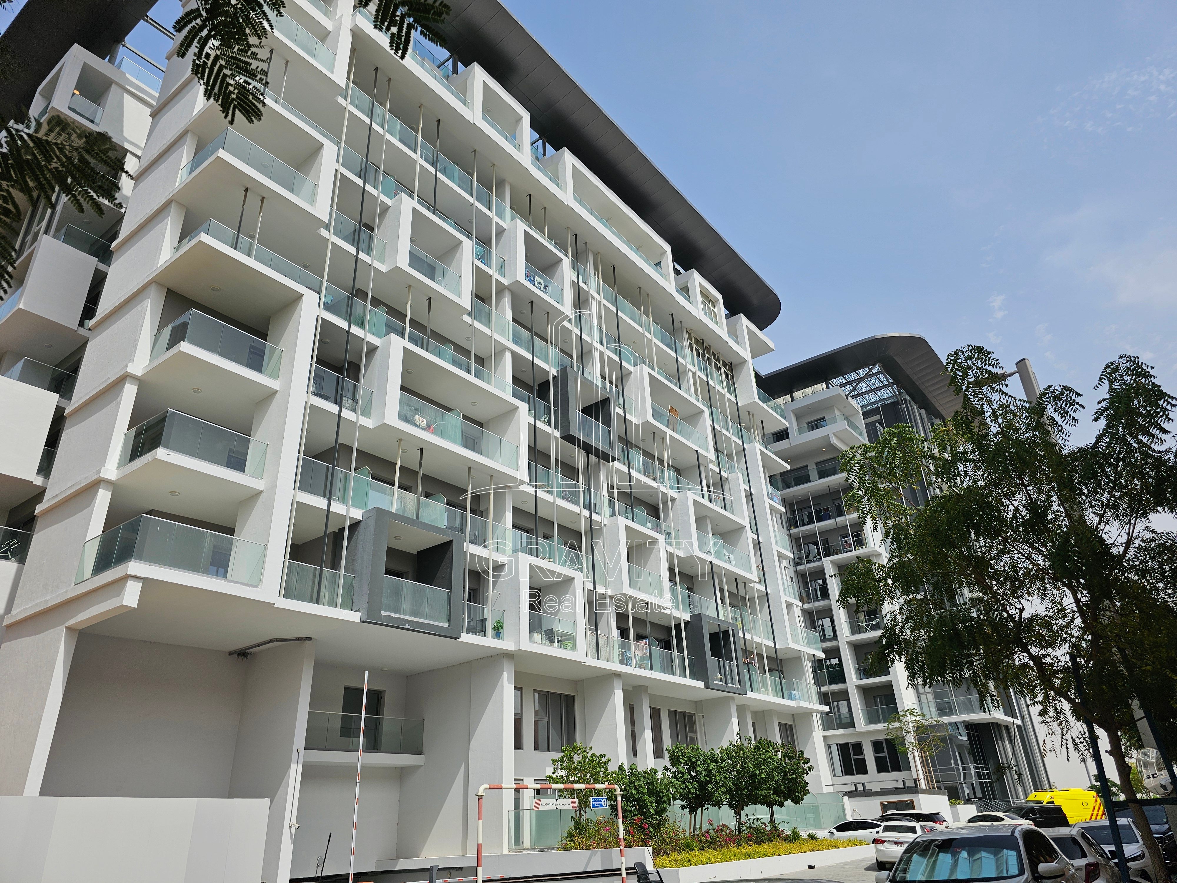 Stylish 1BR Loft Type | High Ceilings | VACANT NOW