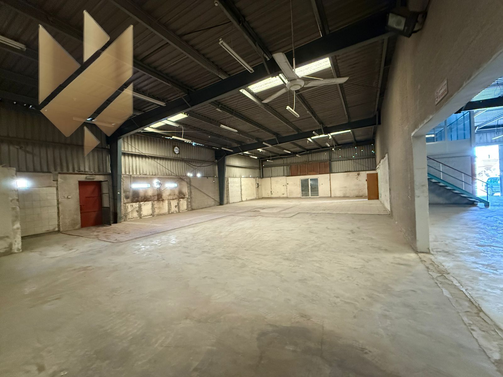 20,000 sq ft warehouse | 110 kW power | Main road | Suitable for any activity | Offices, mosque & bathrooms inside