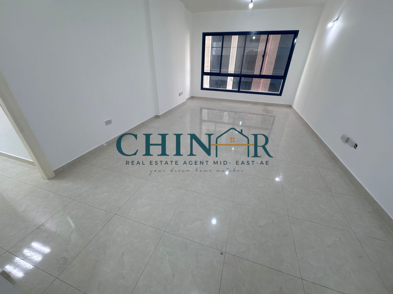 FABULOUS! 2 BHK with BALCONY | CENTRAL AC & GAS | EASY OUTSIDE PARKING | 4 PAYMENTS | CALL US NOW!