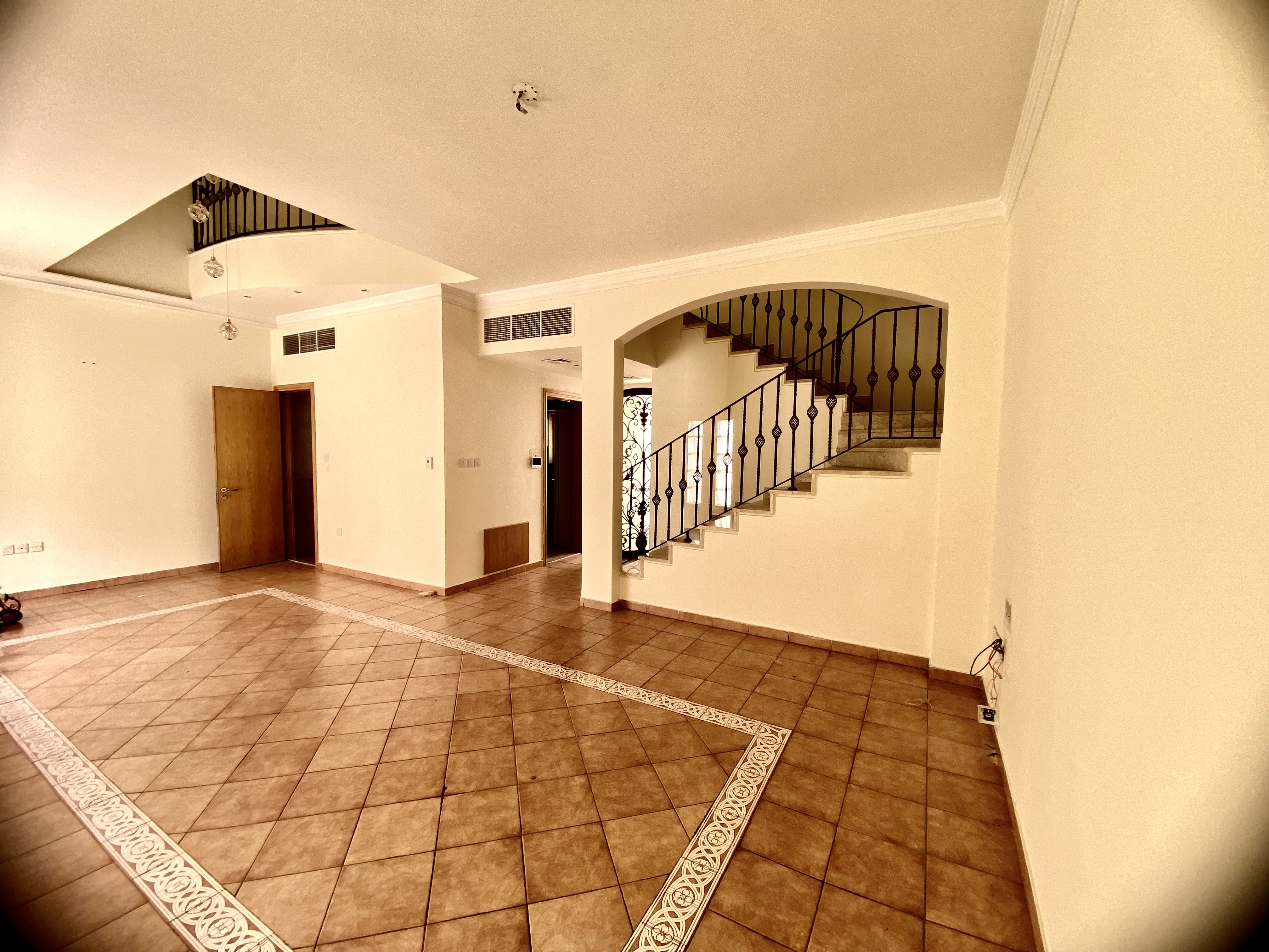 PRIVATE ENTRANCE VILLA 3 MASTER BEDROOM WITH MAID ROOM WITH CIVER PARKING SHARE POOL