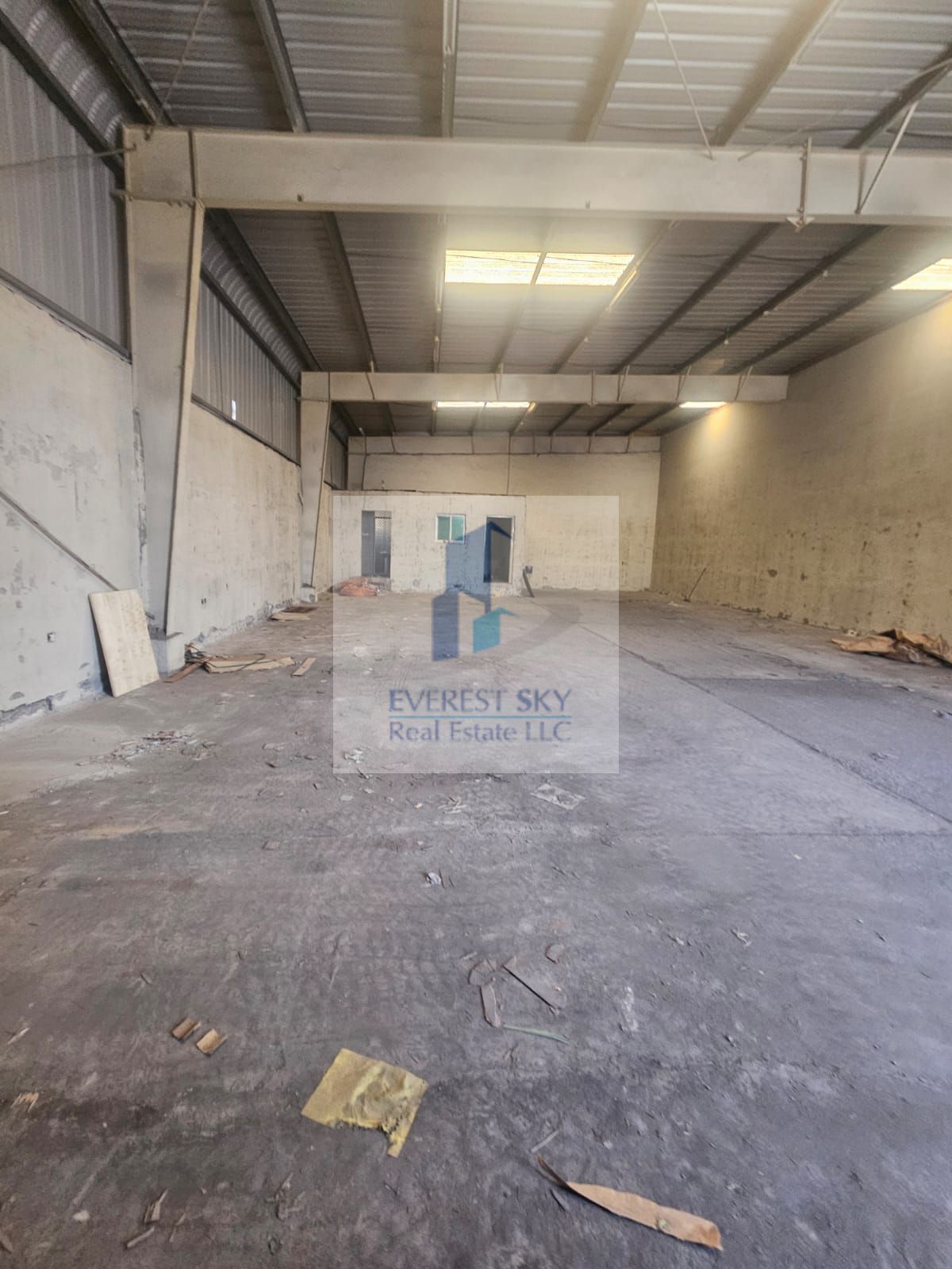 Road facing warehouse with 12 KW power & toilet for URGENT LEASE !!