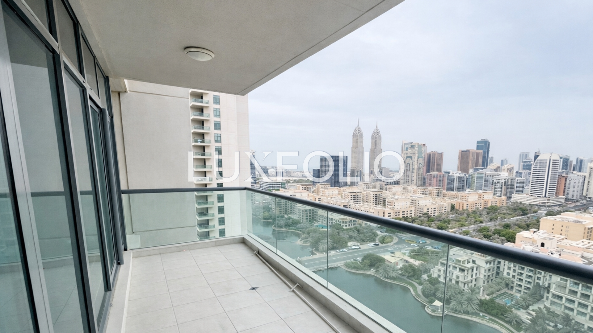 1 Bedroom | Full lake views | Mid floor
