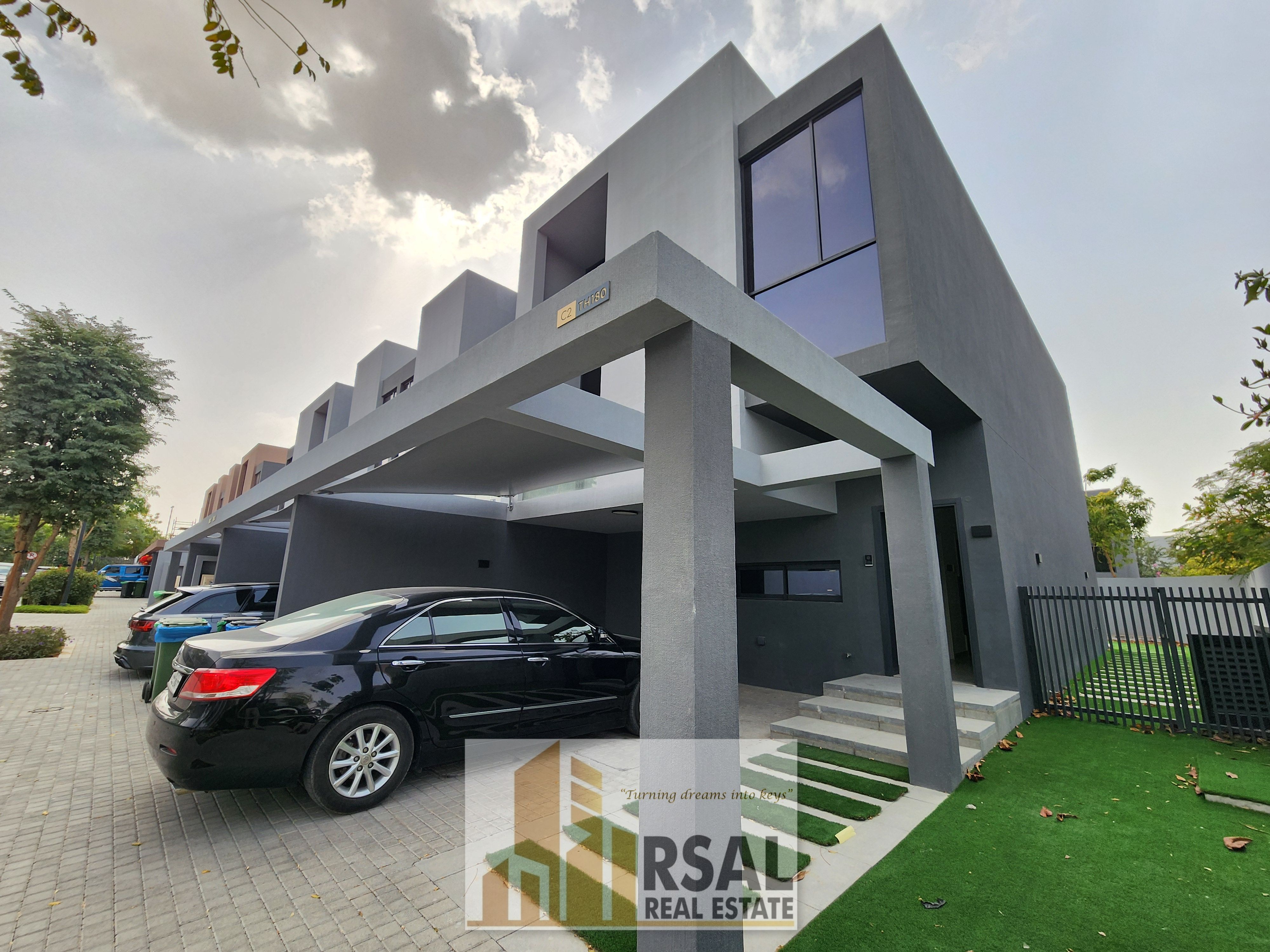Smartest House | Luxurious 3BR | Private Garden | Maid Room