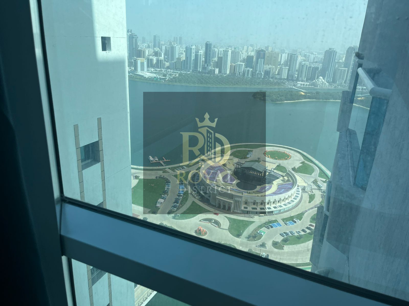 Luxurious Apartment for Sale in Al Majaz 3 – Side View of Khalid Lake | Direct Access to Al Majaz Theatre