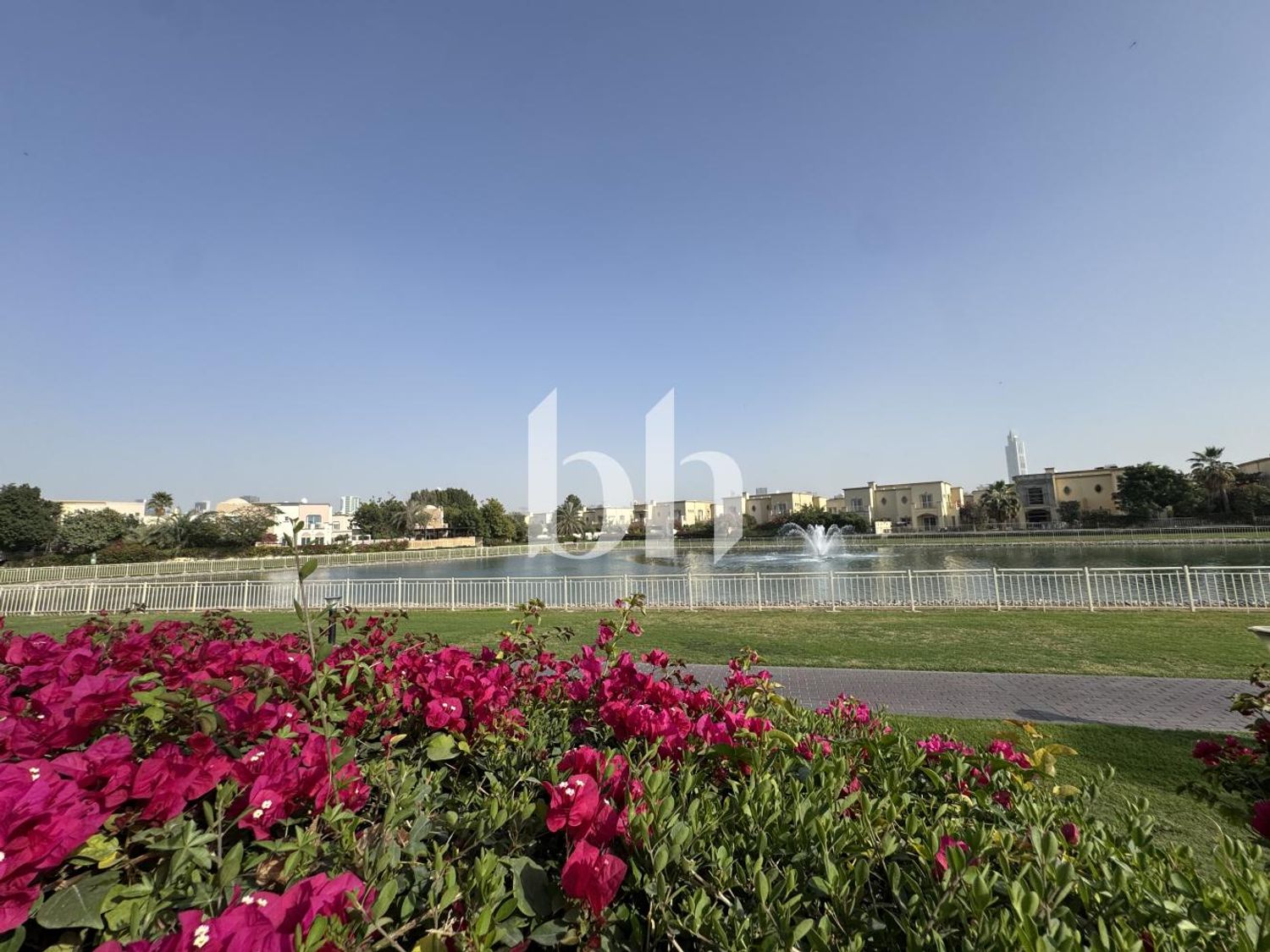 Lake View | Corner Plot | Spacious Garden |