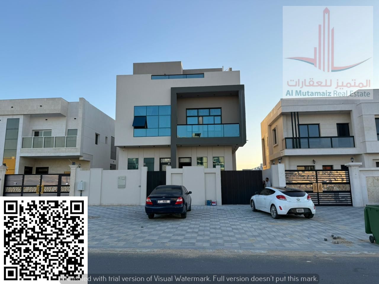 A villa with 3 floors for rent, consisting of 8 master bedrooms.