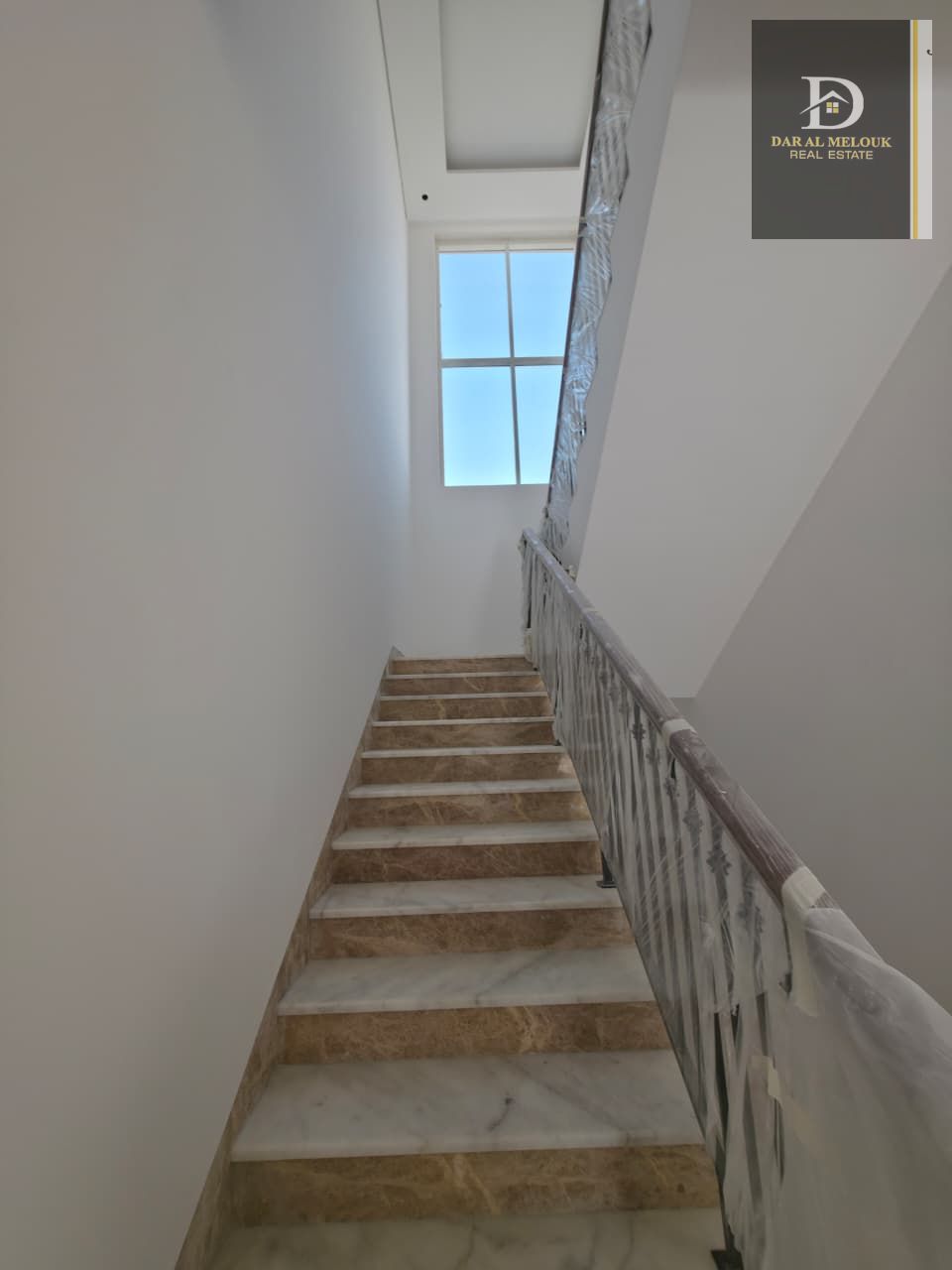 For Sale in Sharjah Villa in Al Hooshi area Area: 5000 sq ft Prime location / On an 18-meter street The villa consists of two floors: