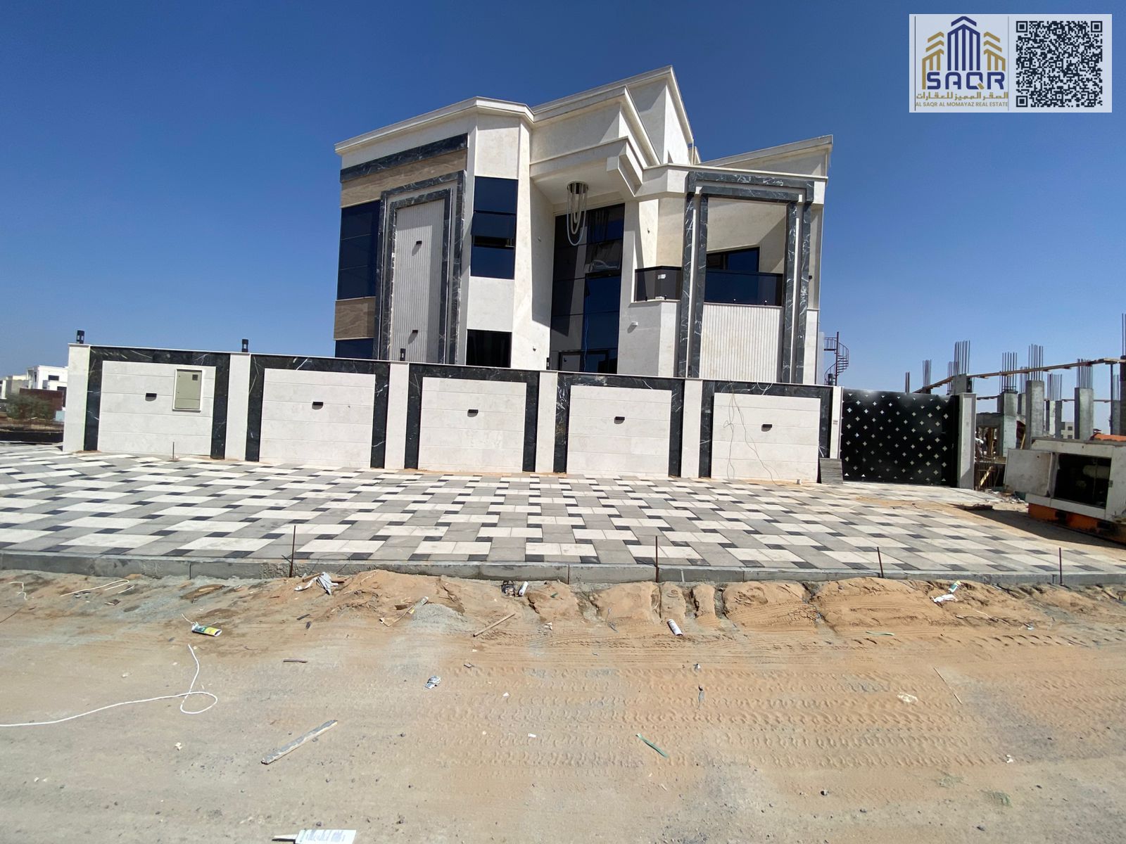 Villa with a distinctive classic design, corner location on two streets | Includes registration and ownership fees
