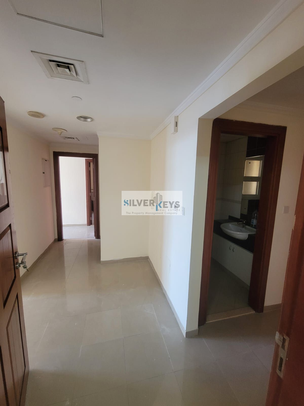 HUGE & SPACIOUS 1BHK FLAT WITH GYM POOL | ONLY FOR FAMILY | CHILLER & 1 FREE PARKING | Prime Location