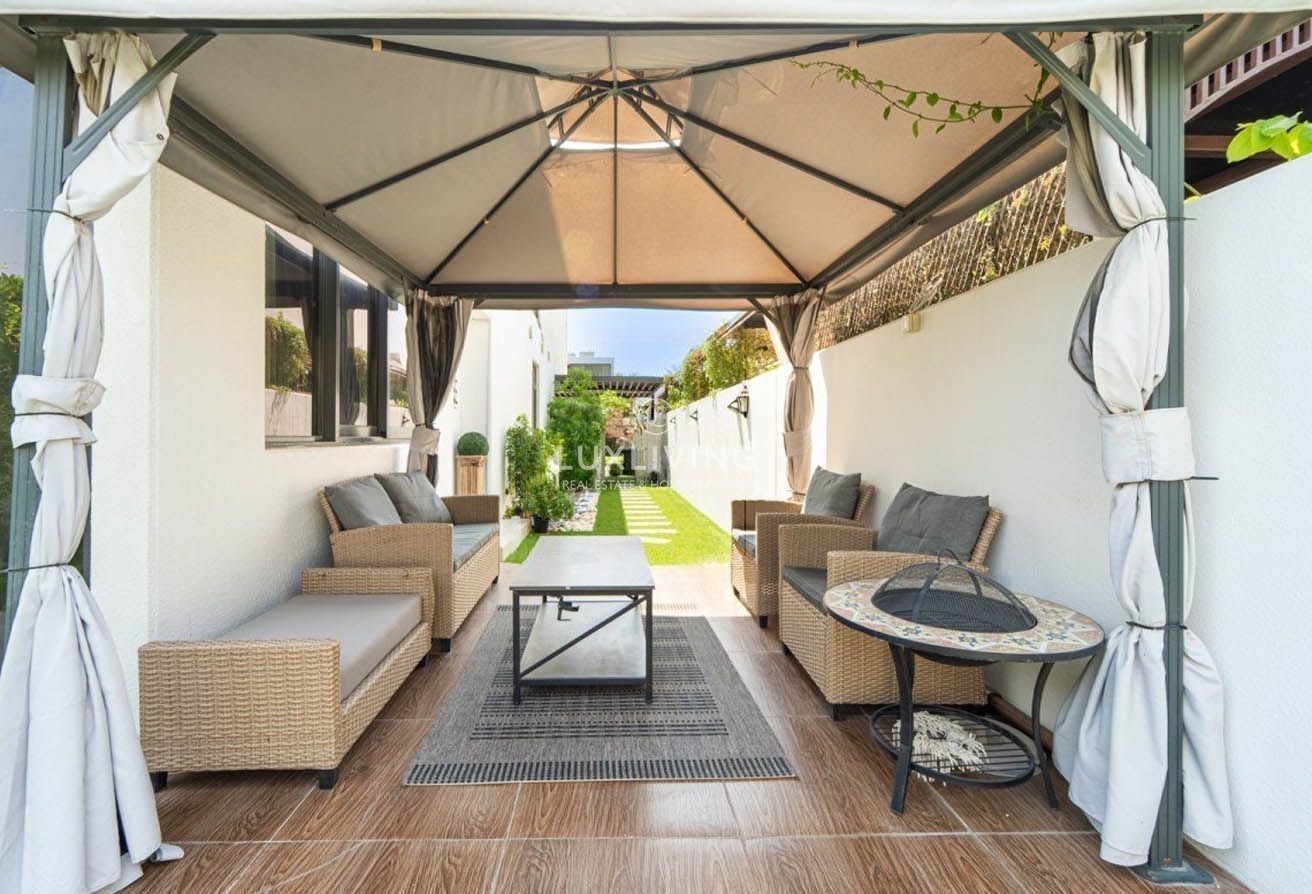 Upgraded | Fully Furnished | Single Row