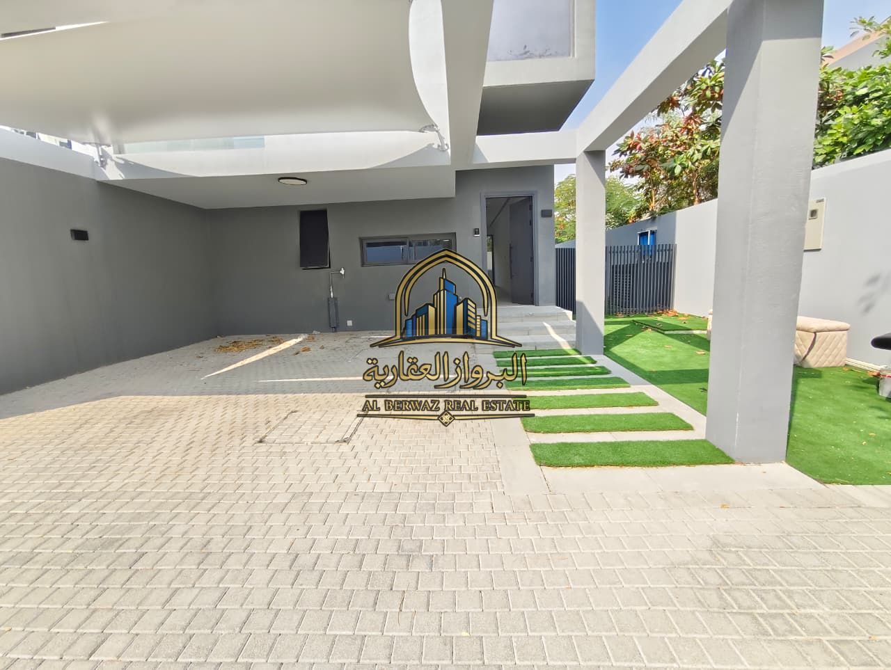 Large 3BR Coner Unit Family Home Near Park & Amenities
