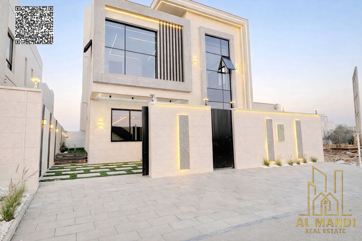 For sale: Super deluxe villa, two floors and a rooftop with a swimming pool. Price includes registration and ownership fees. Modern European-style vi