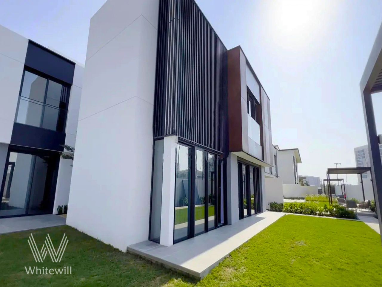 Single Row | Direct Park View | Luxurious 5BR+Maids