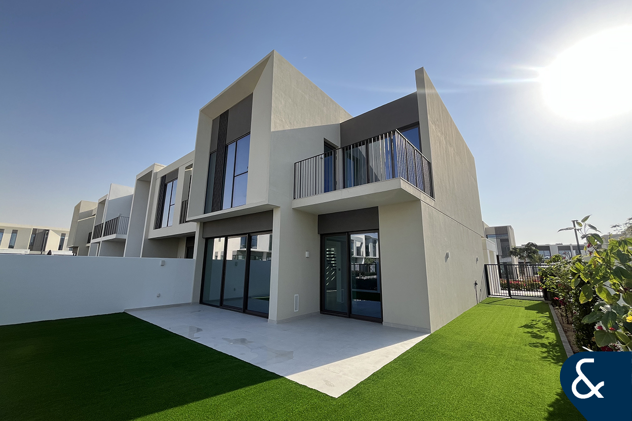 Park Backing | Landscaped Garden | 4 Bed