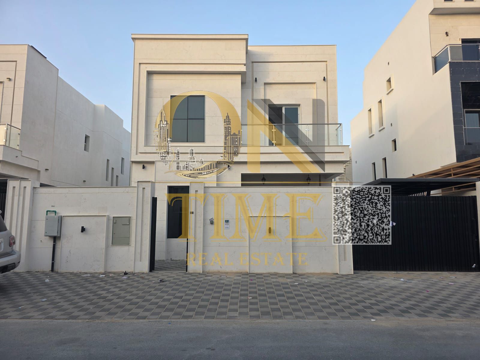 Modern decor / Large space / Close to services