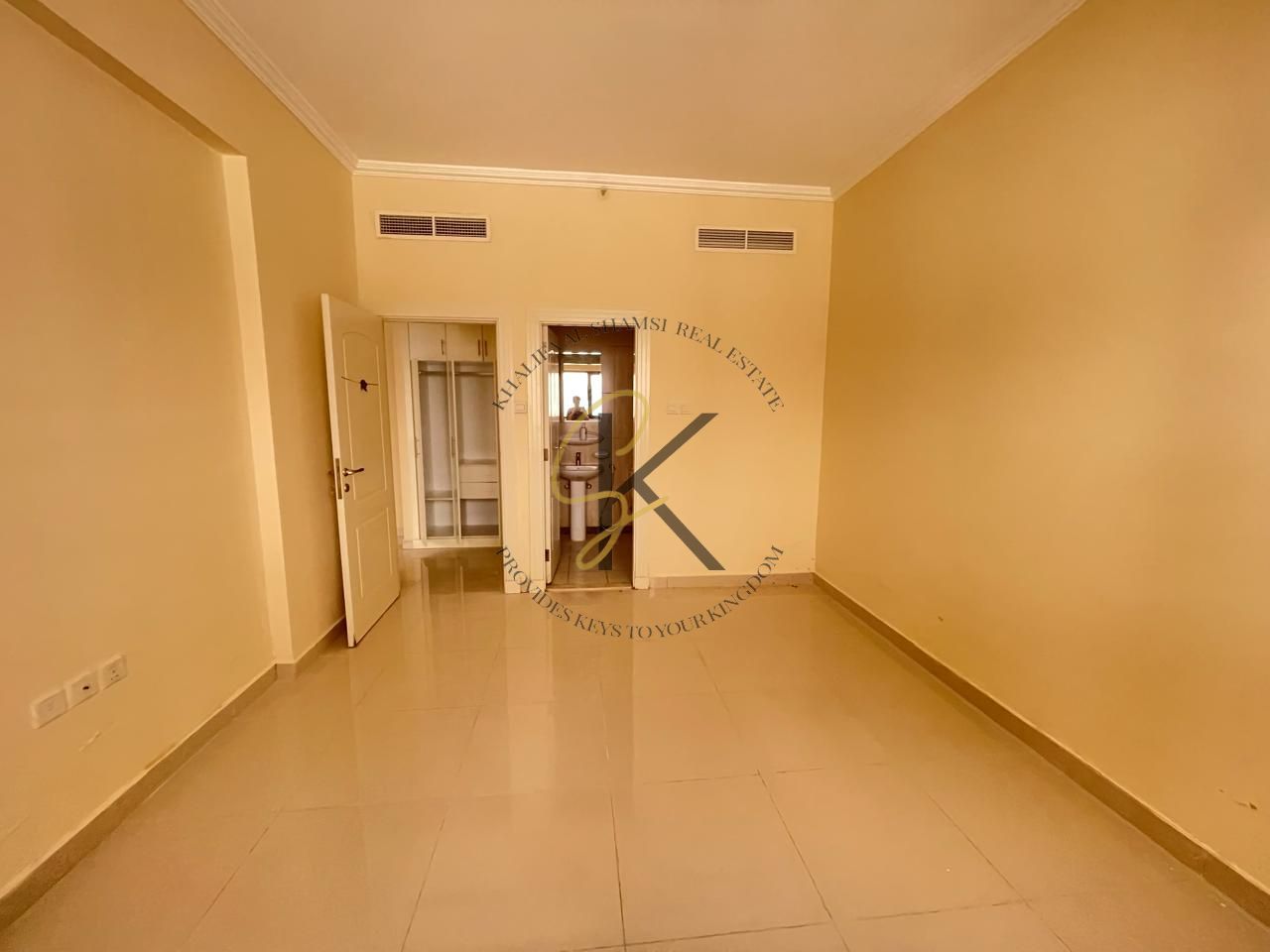 Spacious Unfurnished 1BHK with Balcony & Dedicated Parking | 2 Washrooms | 950 Sqft Family Apartment in Muwailah Commercial, Sharjah