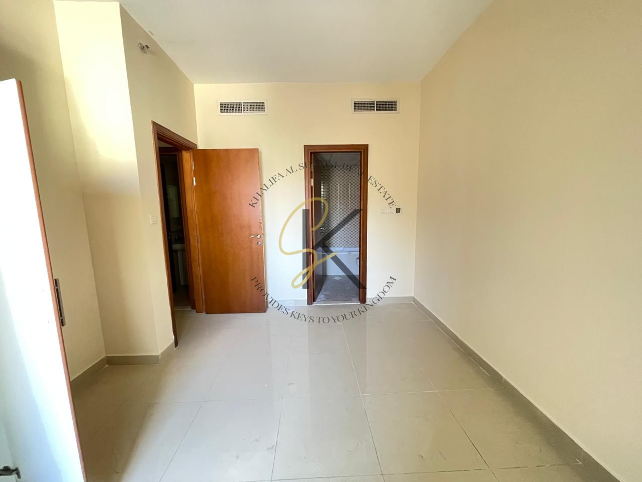 Luxury Spacious Unfurnished 3BHK with Balcony & Dedicated Parking | 4 Washrooms | 2350 Sqft Family Apartment in Muwailah Commercial, Sharjah