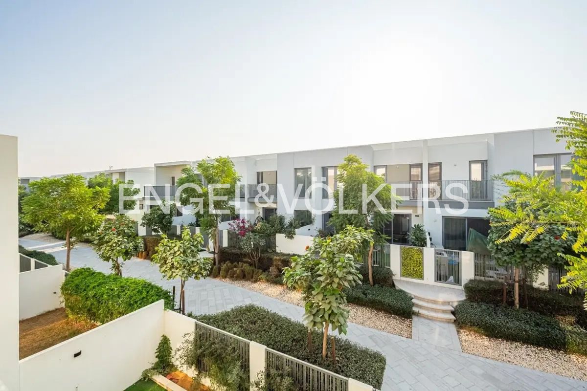 Next To Pool | Vacant | Kitchen Appliances