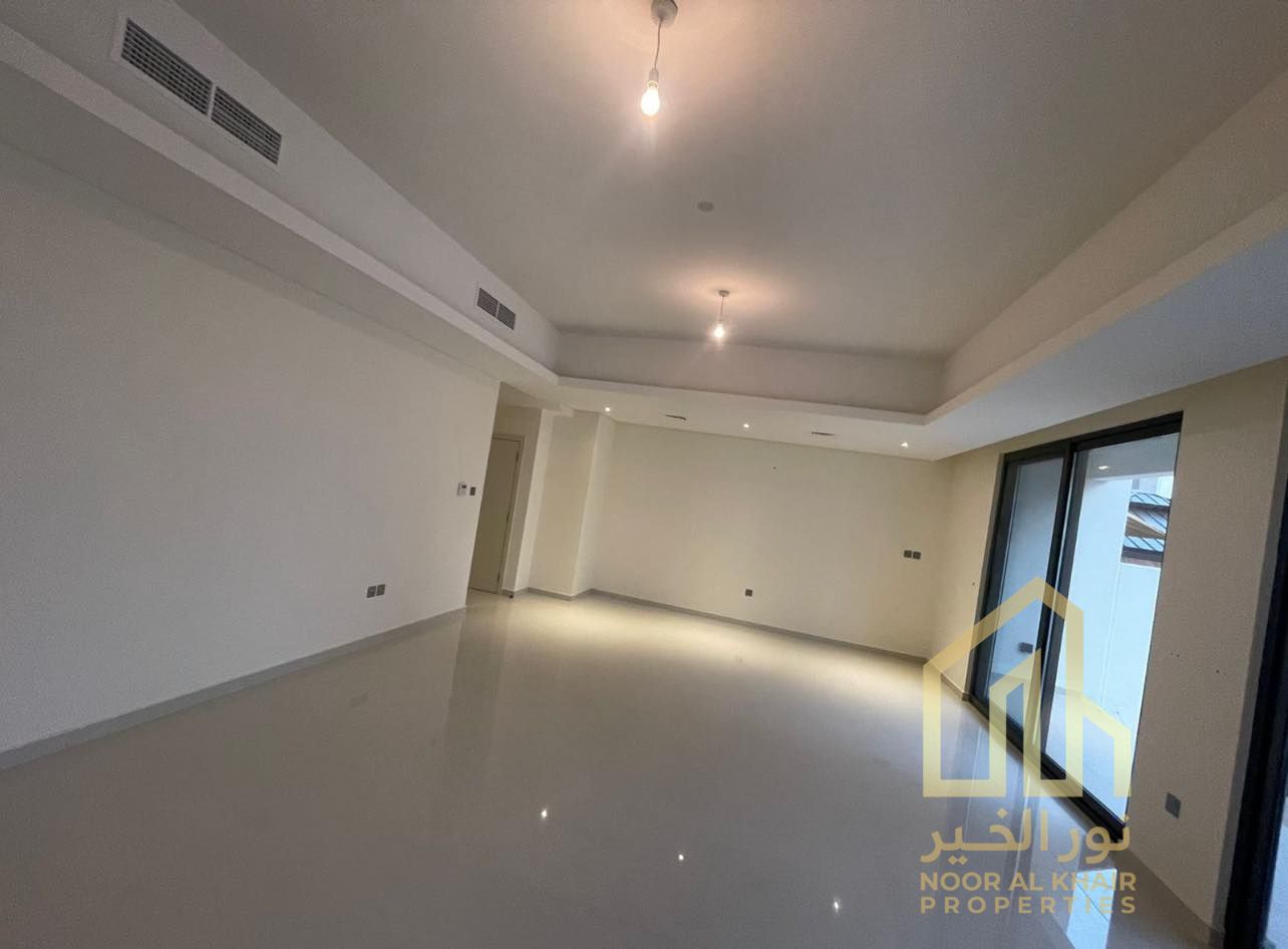 Large Layout (4BR+M Room) Townhouse