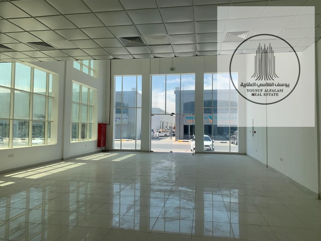 Showroom, 25 KW electricity, prime location, easily accessible, suitable for all activities