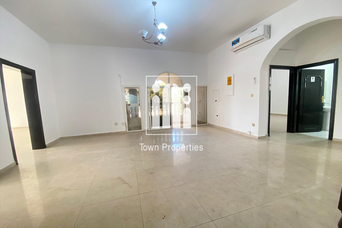 Prime Location | 5BR + Maid Villa | Competitive Price |