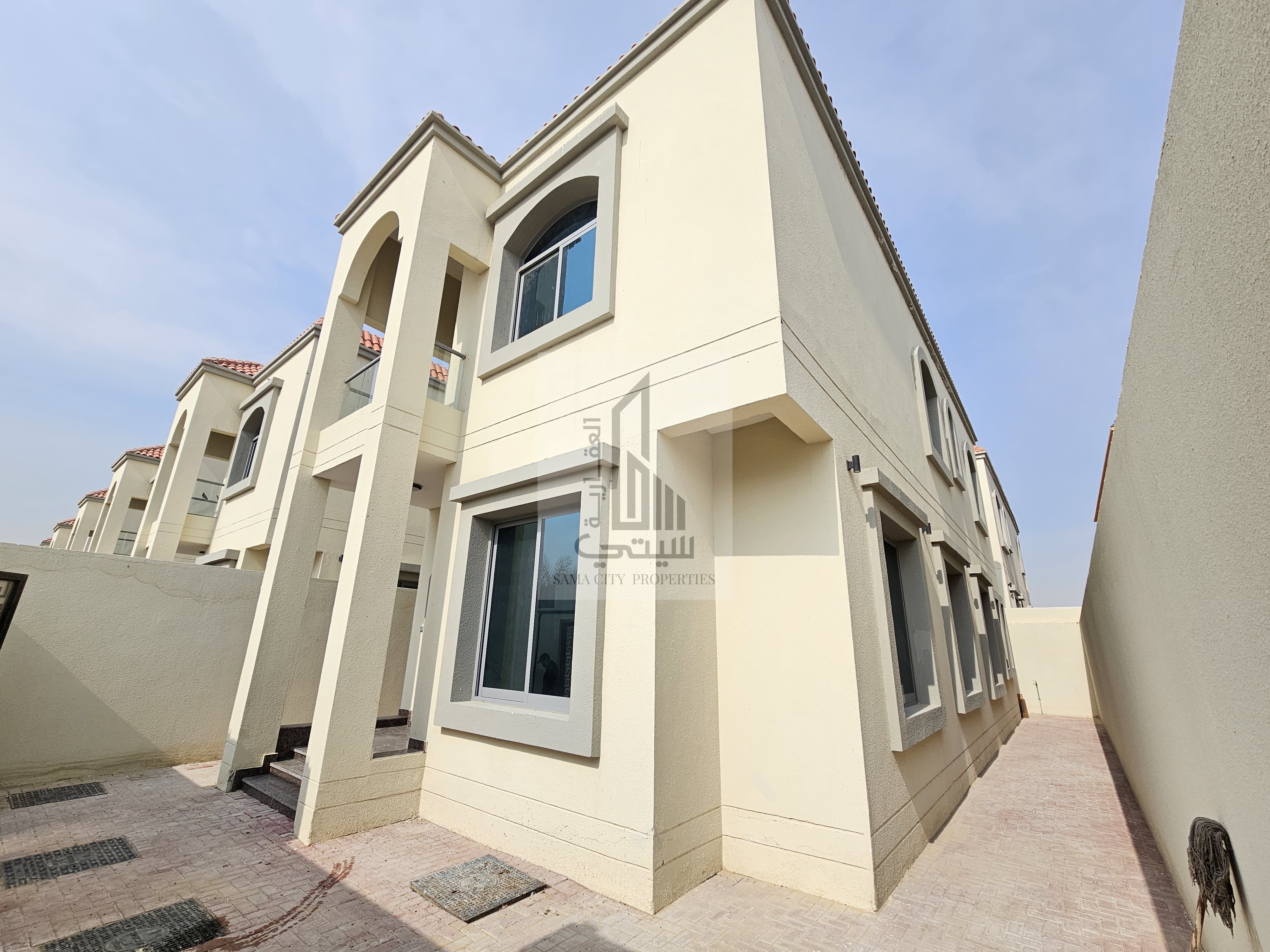 Freehold for all nationalities Luxury modern villa for sale Al Helio 1 - Ajman Land area 3014 sq m Built-up area 2900 sq m Consisting of: - 4 master bedrooms - Majlis (formal sitting room) - Living room - Main kitchen - Preparation kitchen -