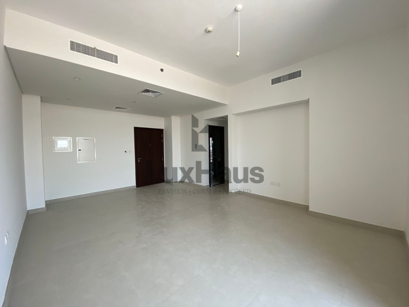 Spacious | Ready To Move in | Prime Location
