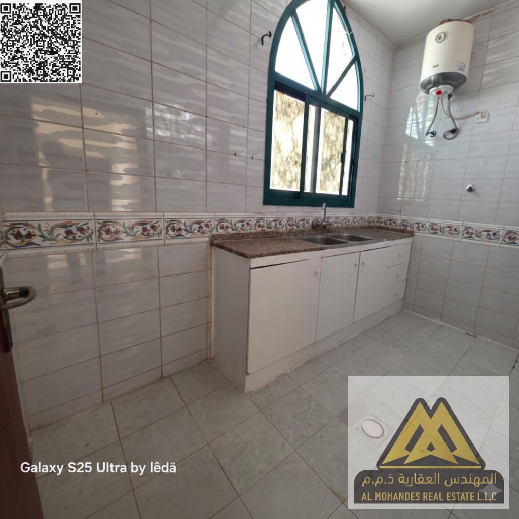 Spacious and Convenient | Prime Location Near All Services, Next to the Fish Market | No Air Conditioning | No Elevator | Apartment on the Third Floor