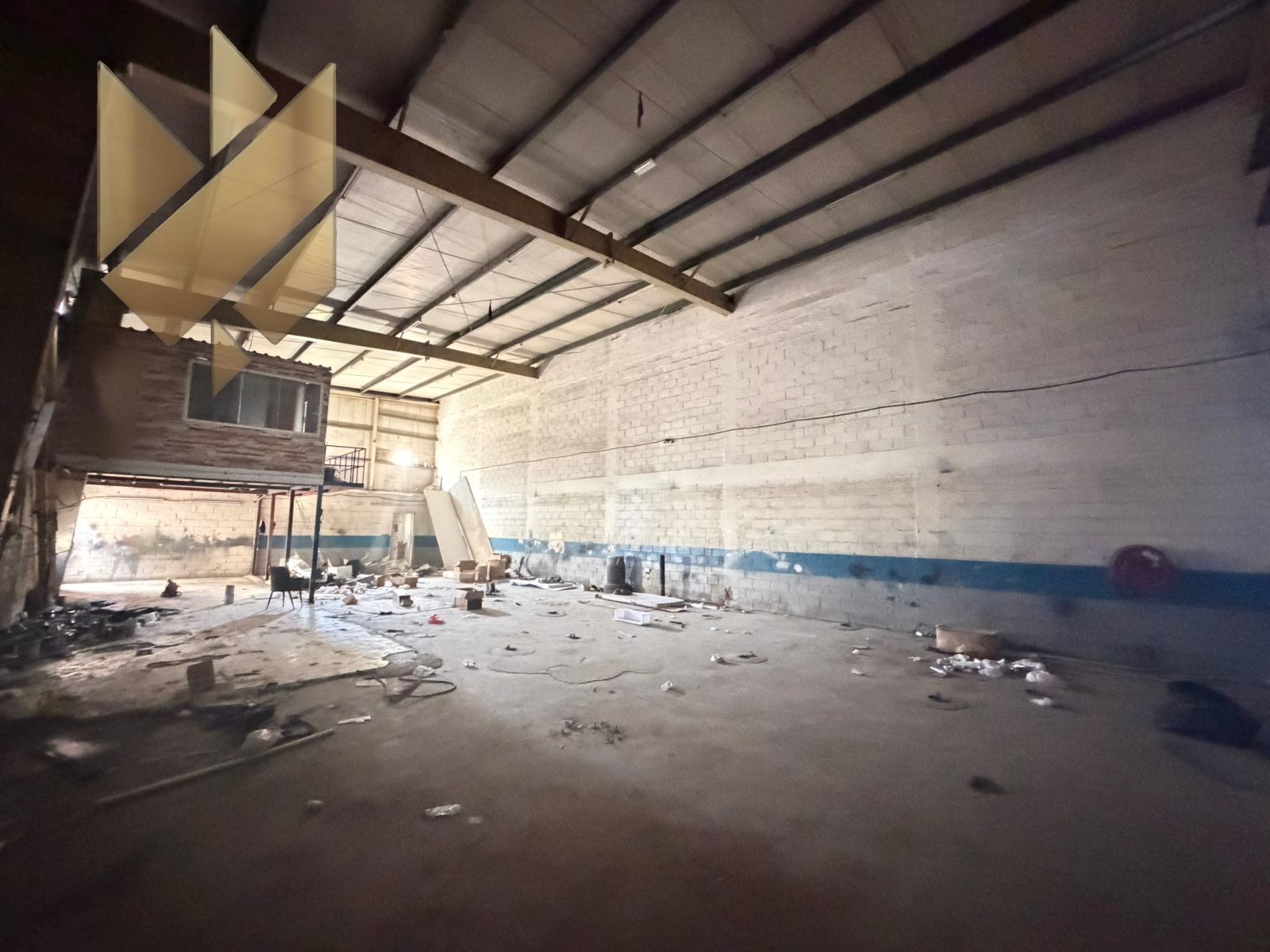 Warehouse in Industrial Area 2 with 3,000 sqft suitable for garage or lathe use, includes two offices, bathroom, and kitchen, priced at 170,000 final.