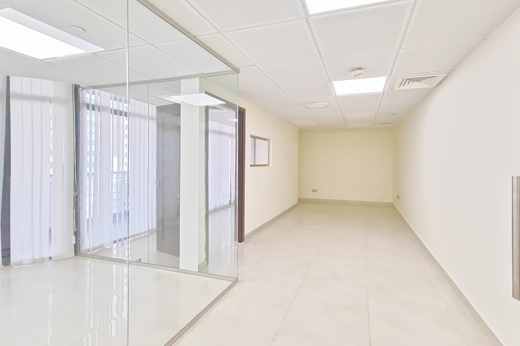 FULLY FITTED | GLASS PARTITION | READY